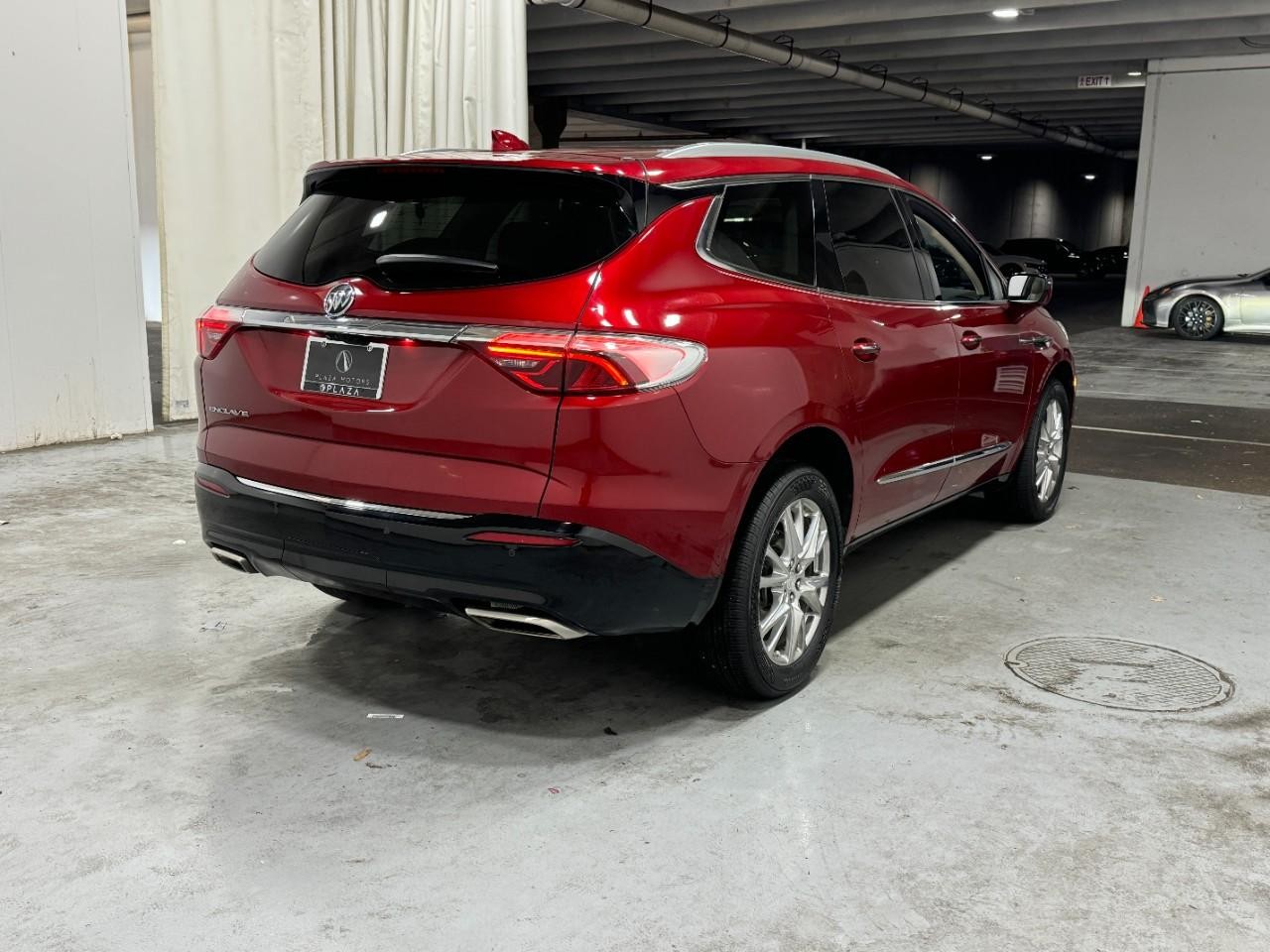 Buick Enclave Vehicle Full-screen Gallery Image 4