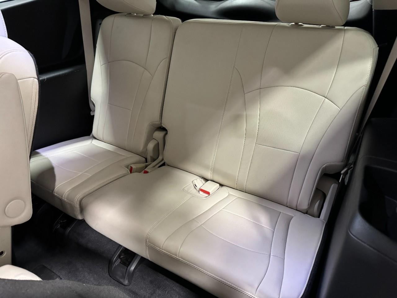 Buick Enclave Vehicle Full-screen Gallery Image 8