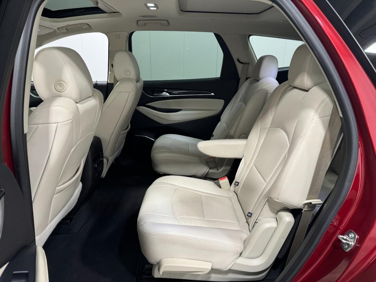 Buick Enclave Vehicle Full-screen Gallery Image 9