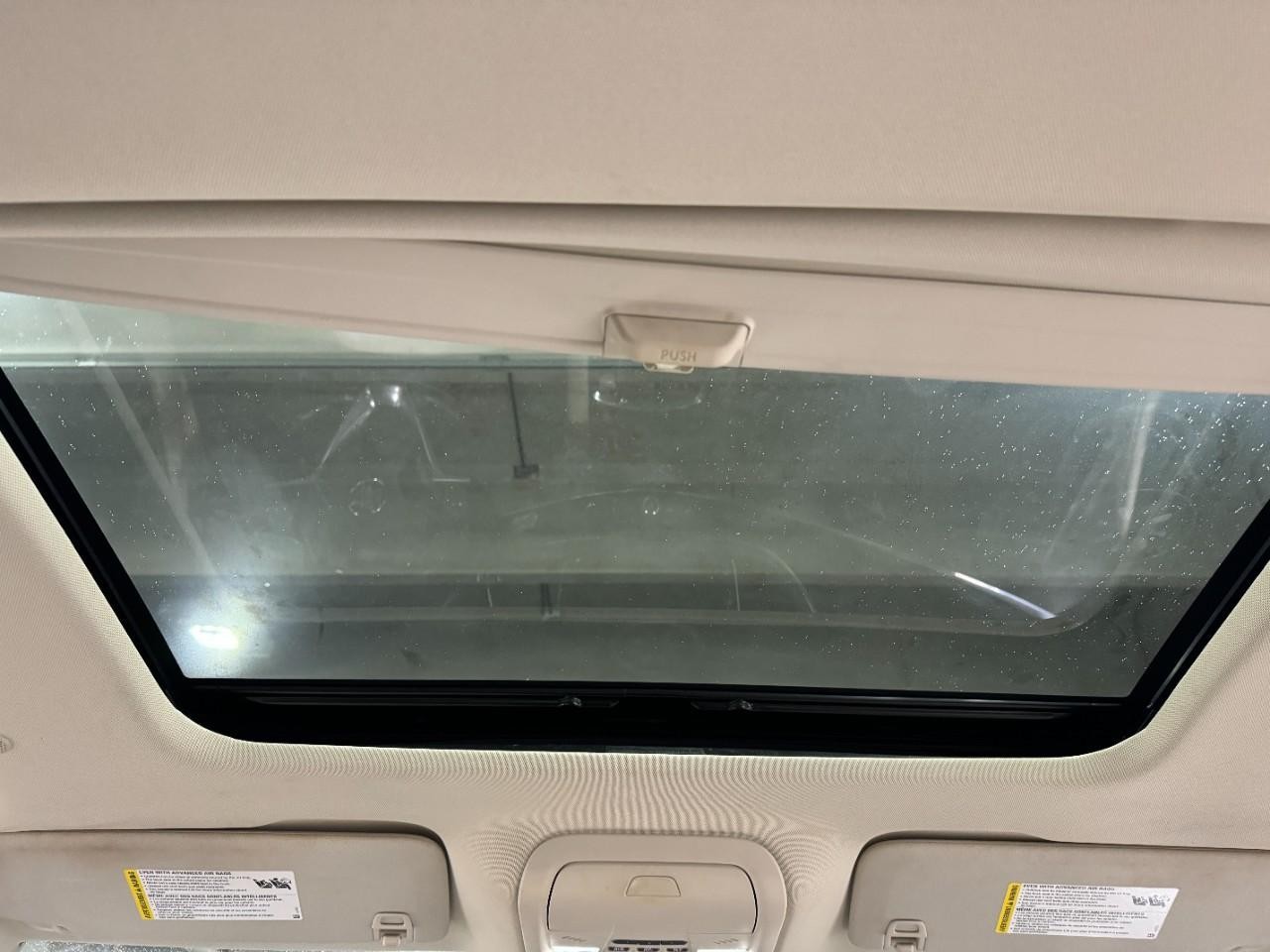 Buick Enclave Vehicle Full-screen Gallery Image 14