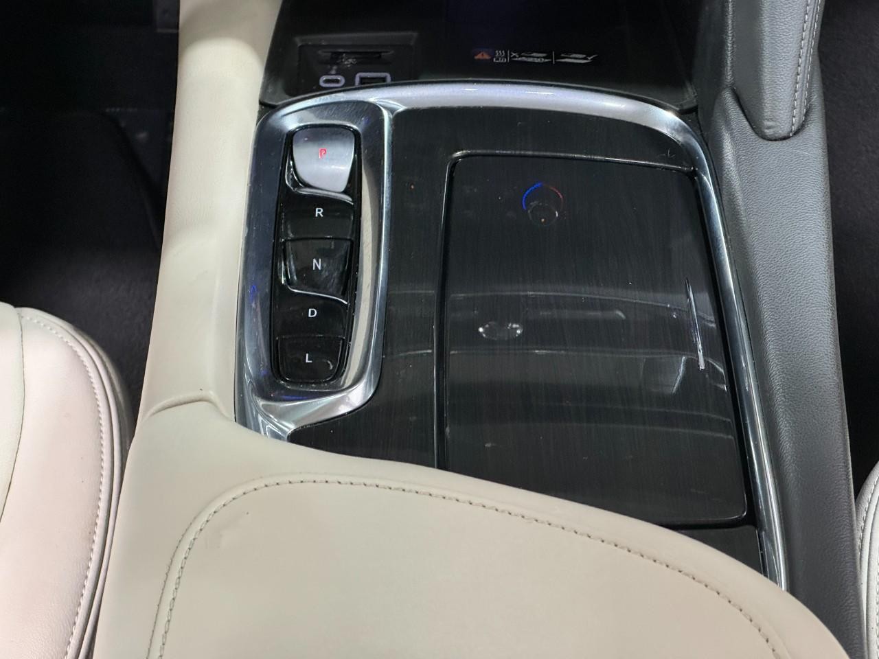 Buick Enclave Vehicle Full-screen Gallery Image 19