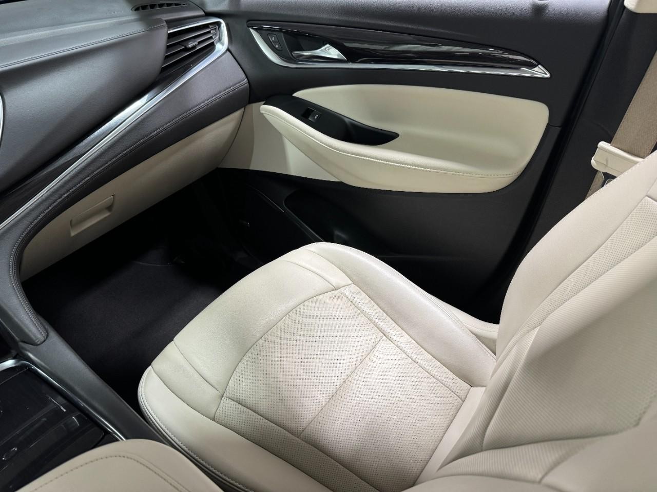 Buick Enclave Vehicle Full-screen Gallery Image 20