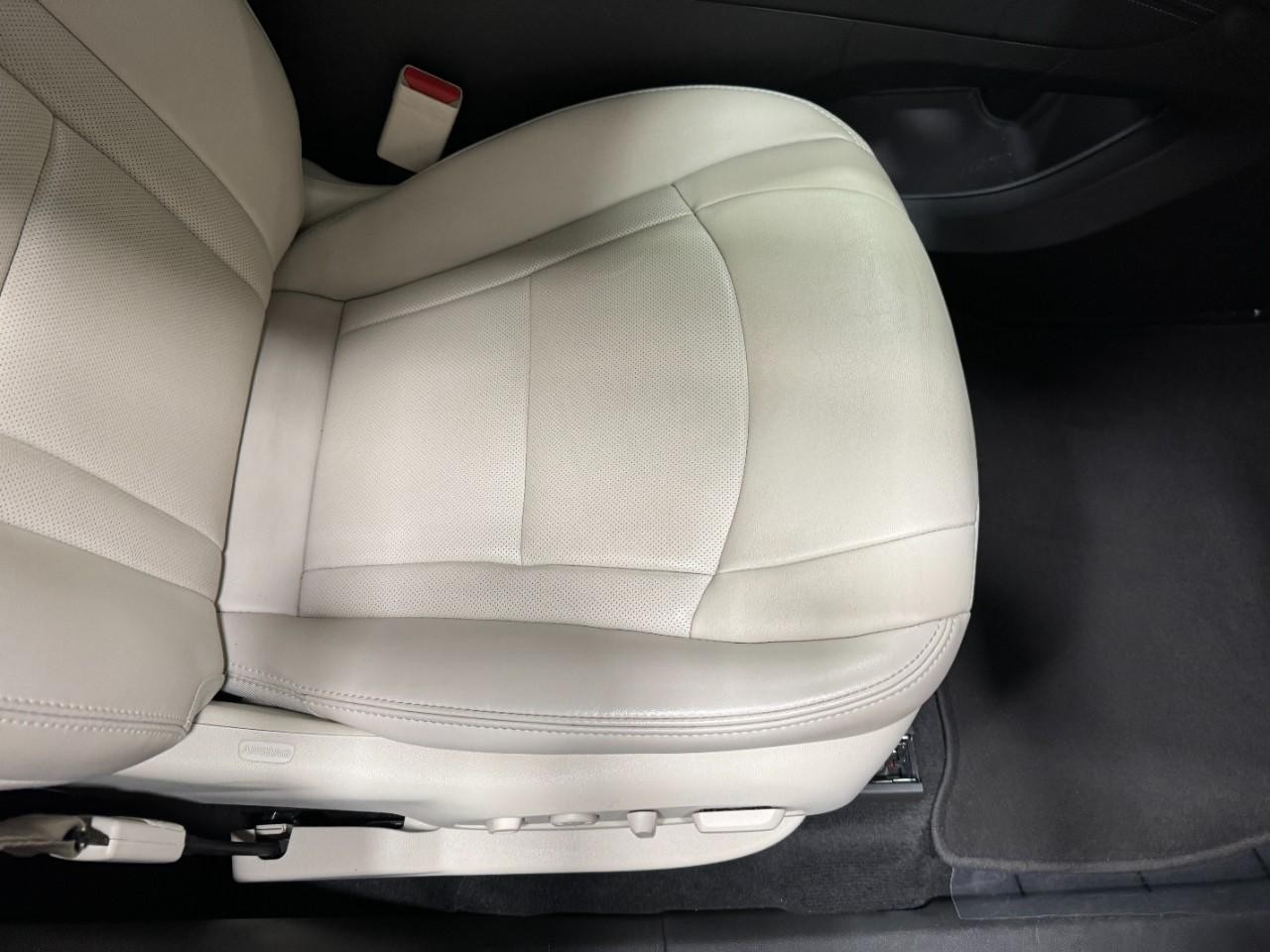 Buick Enclave Vehicle Full-screen Gallery Image 22