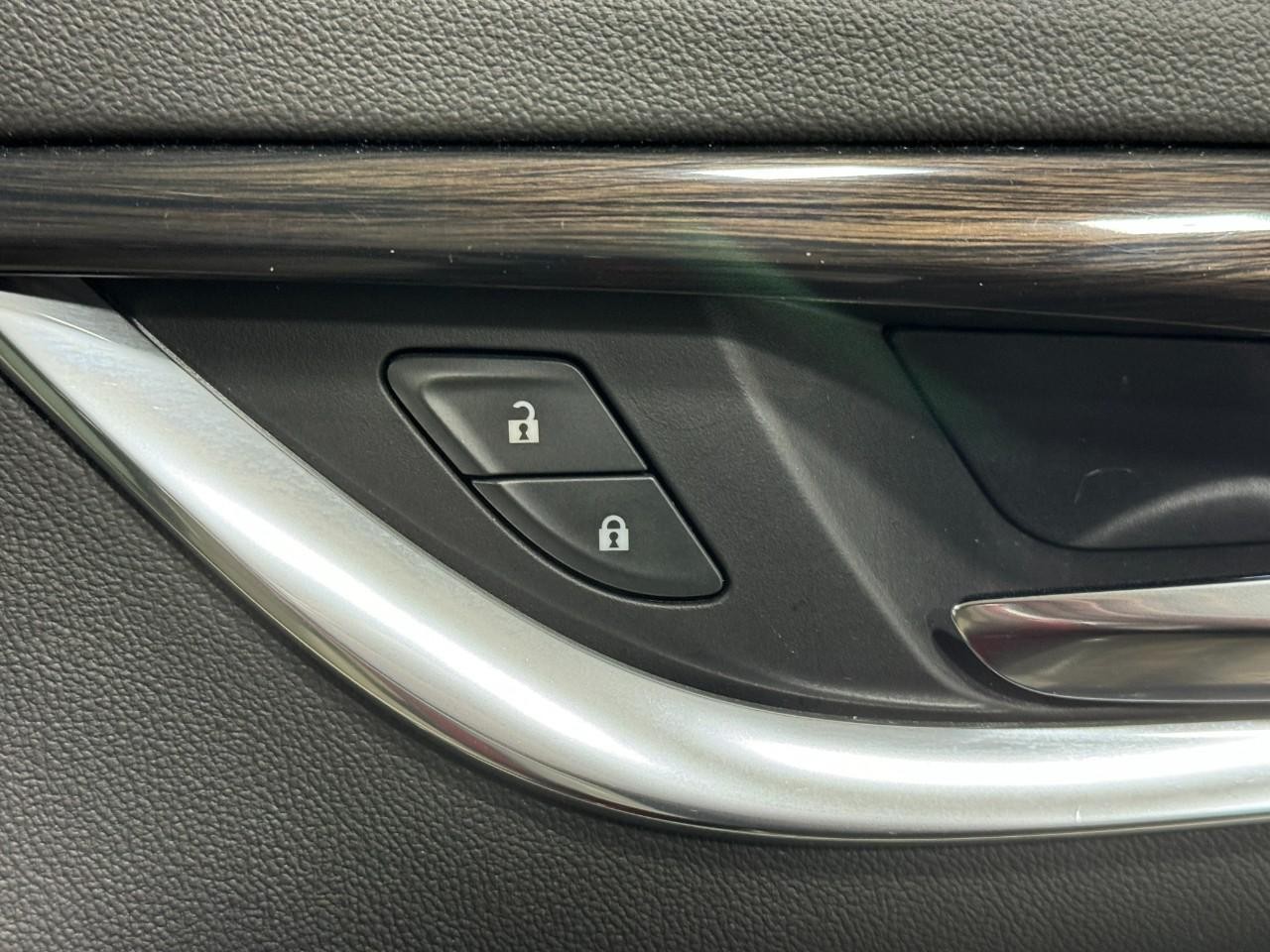 Buick Enclave Vehicle Full-screen Gallery Image 24