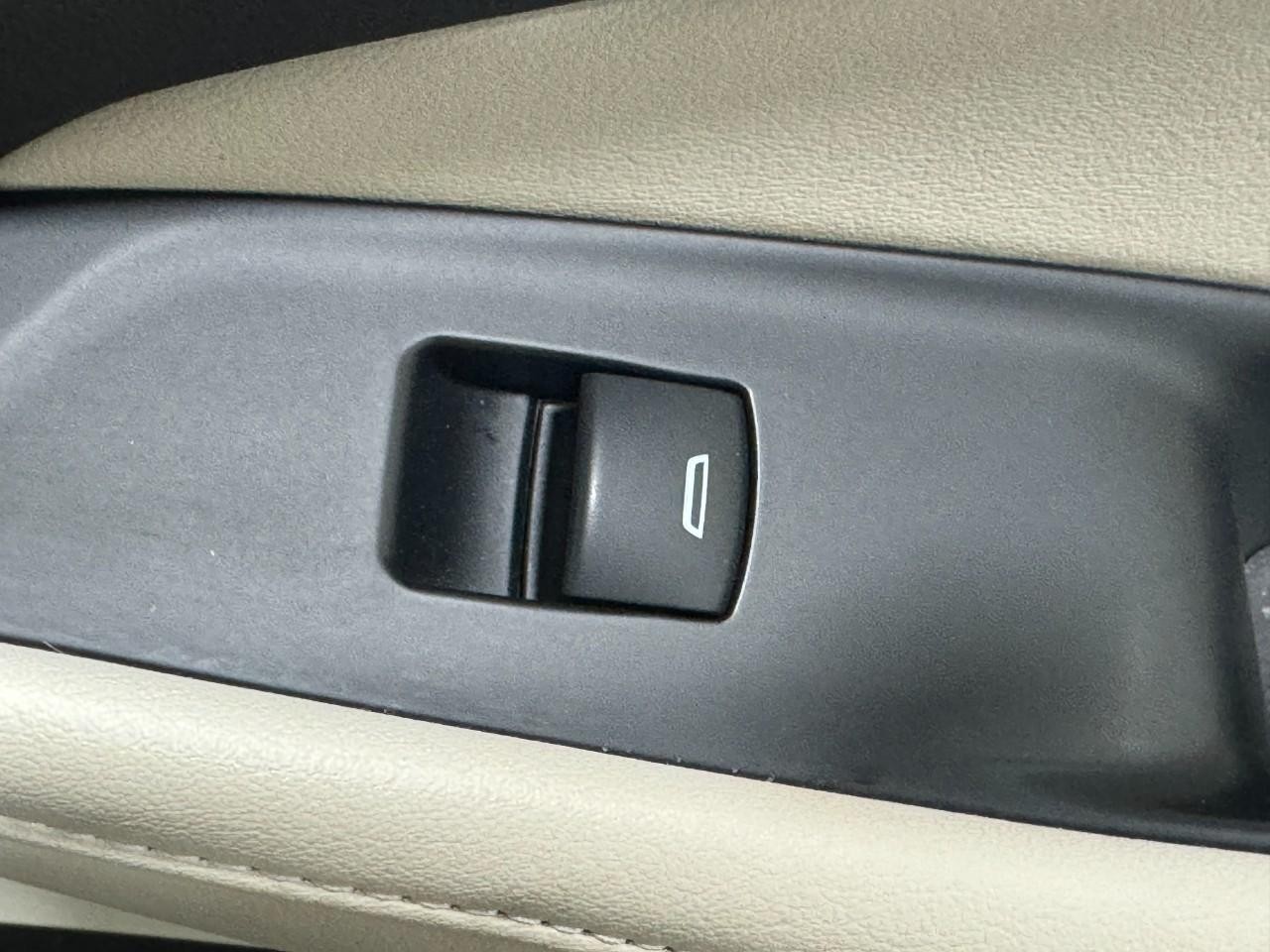 Buick Enclave Vehicle Full-screen Gallery Image 25