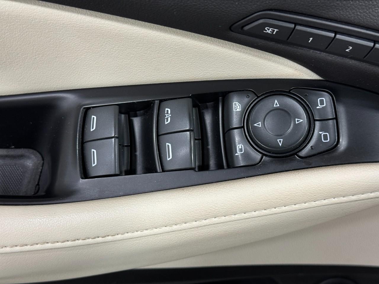 Buick Enclave Vehicle Full-screen Gallery Image 27