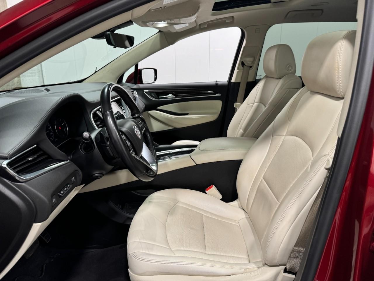 Buick Enclave Vehicle Full-screen Gallery Image 30