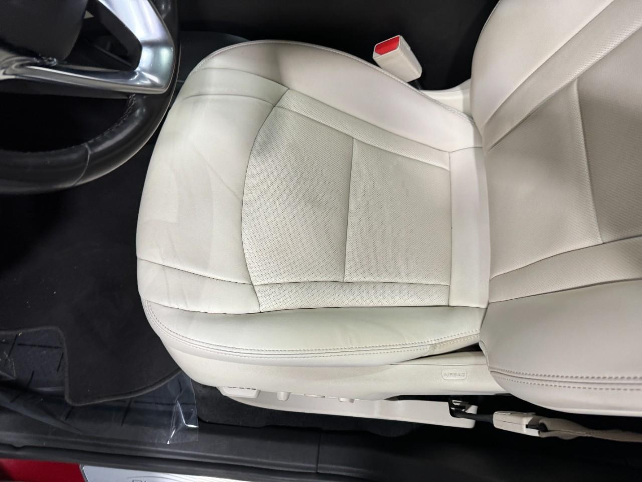 Buick Enclave Vehicle Full-screen Gallery Image 31