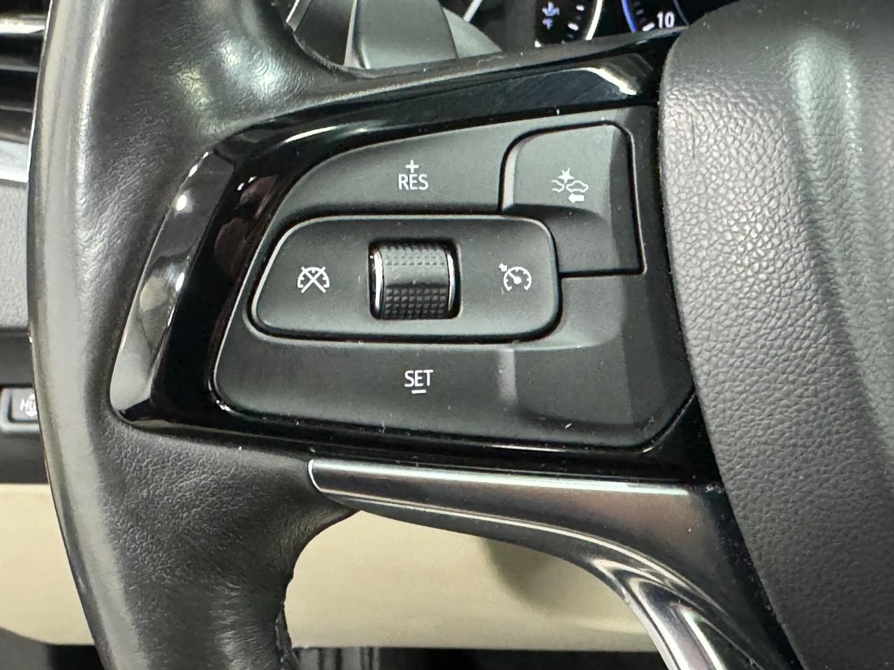 Buick Enclave Vehicle Full-screen Gallery Image 34