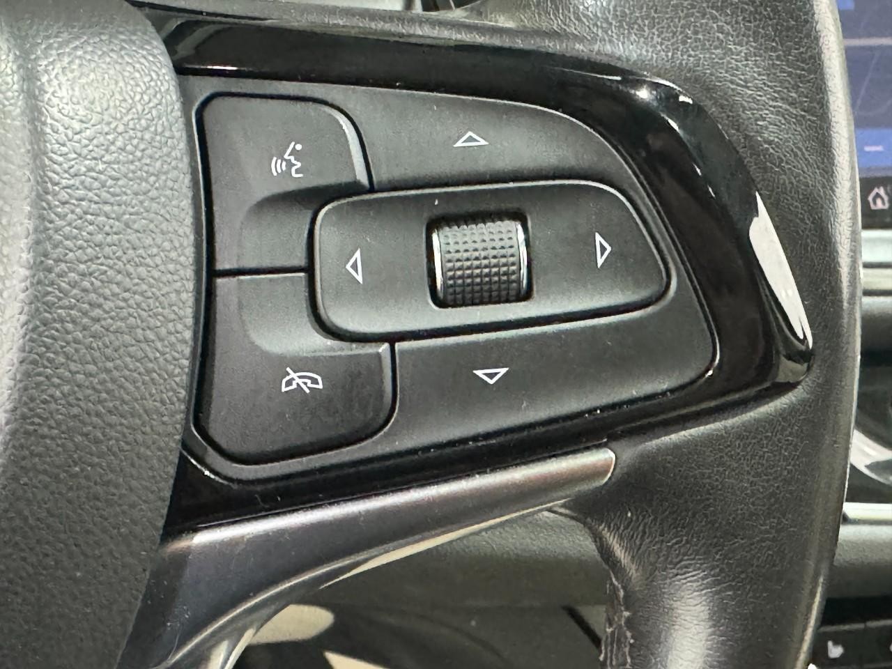 Buick Enclave Vehicle Full-screen Gallery Image 35