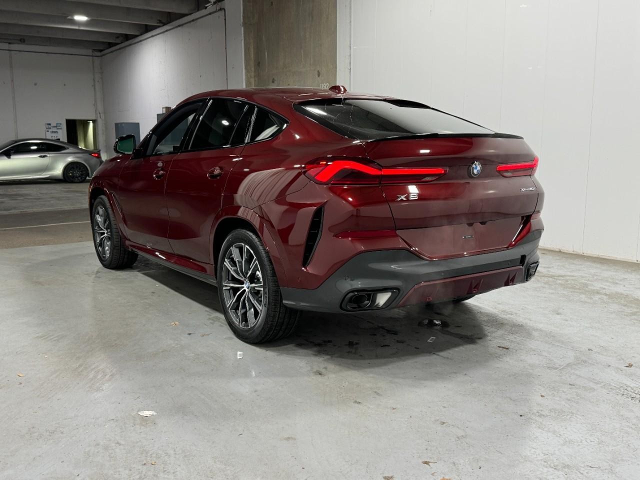 BMW X6 Vehicle Full-screen Gallery Image 3