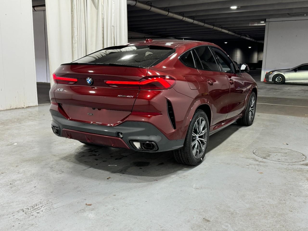 BMW X6 Vehicle Full-screen Gallery Image 4