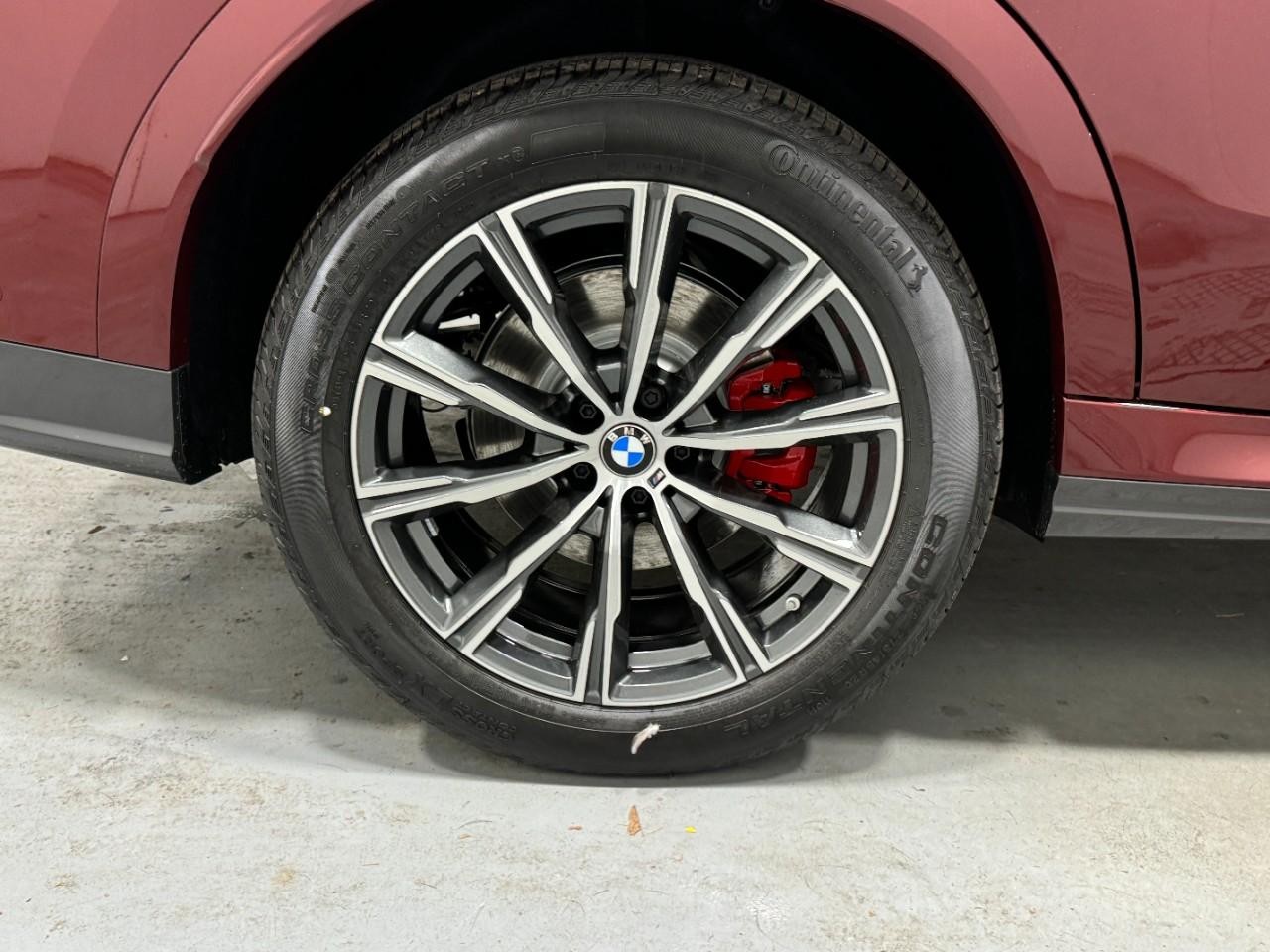 BMW X6 Vehicle Full-screen Gallery Image 5