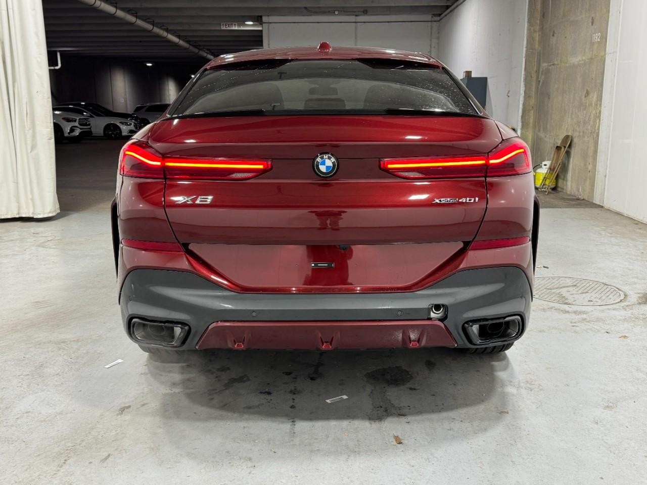 BMW X6 Vehicle Full-screen Gallery Image 9