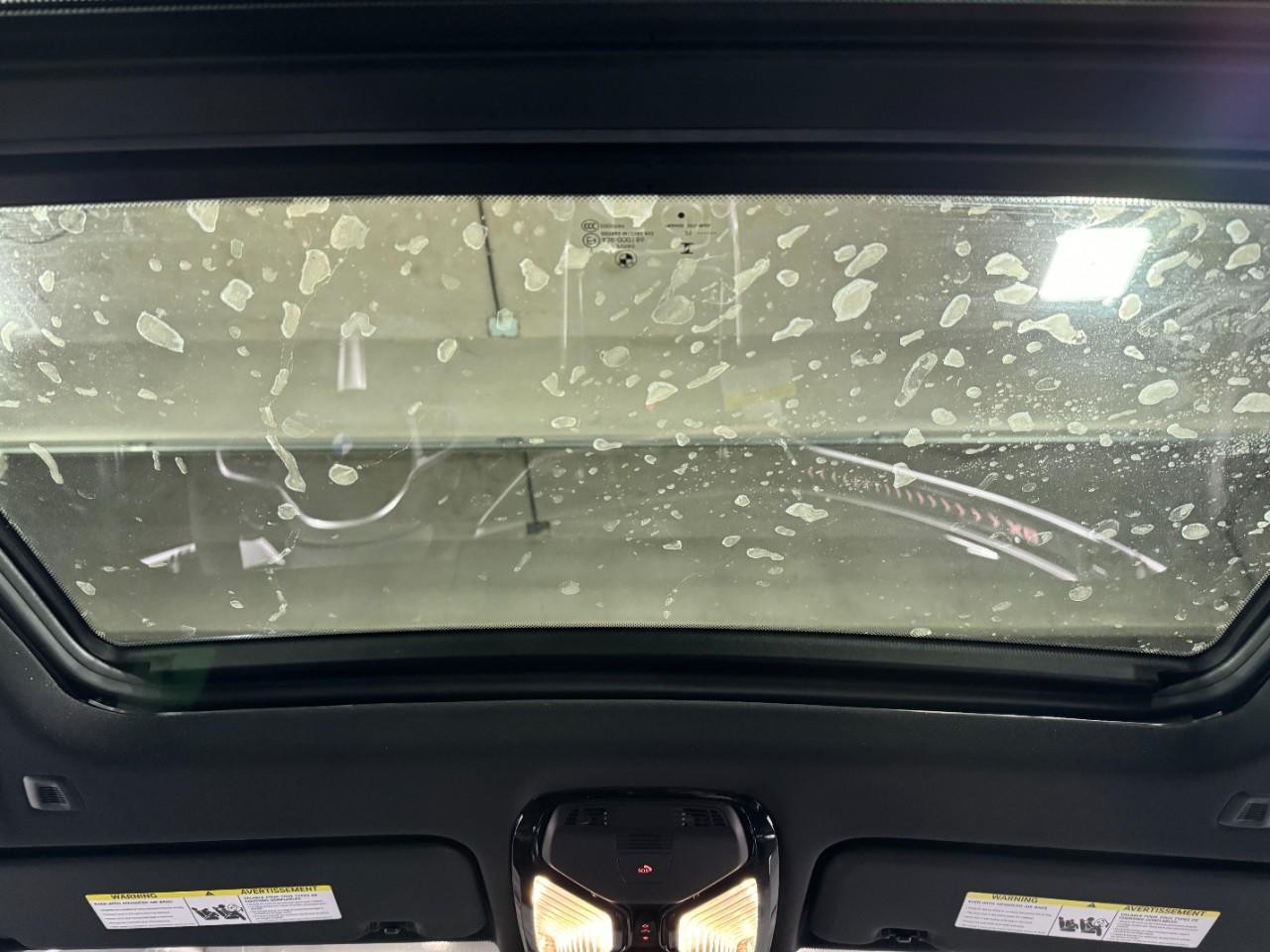 BMW X6 Vehicle Full-screen Gallery Image 12