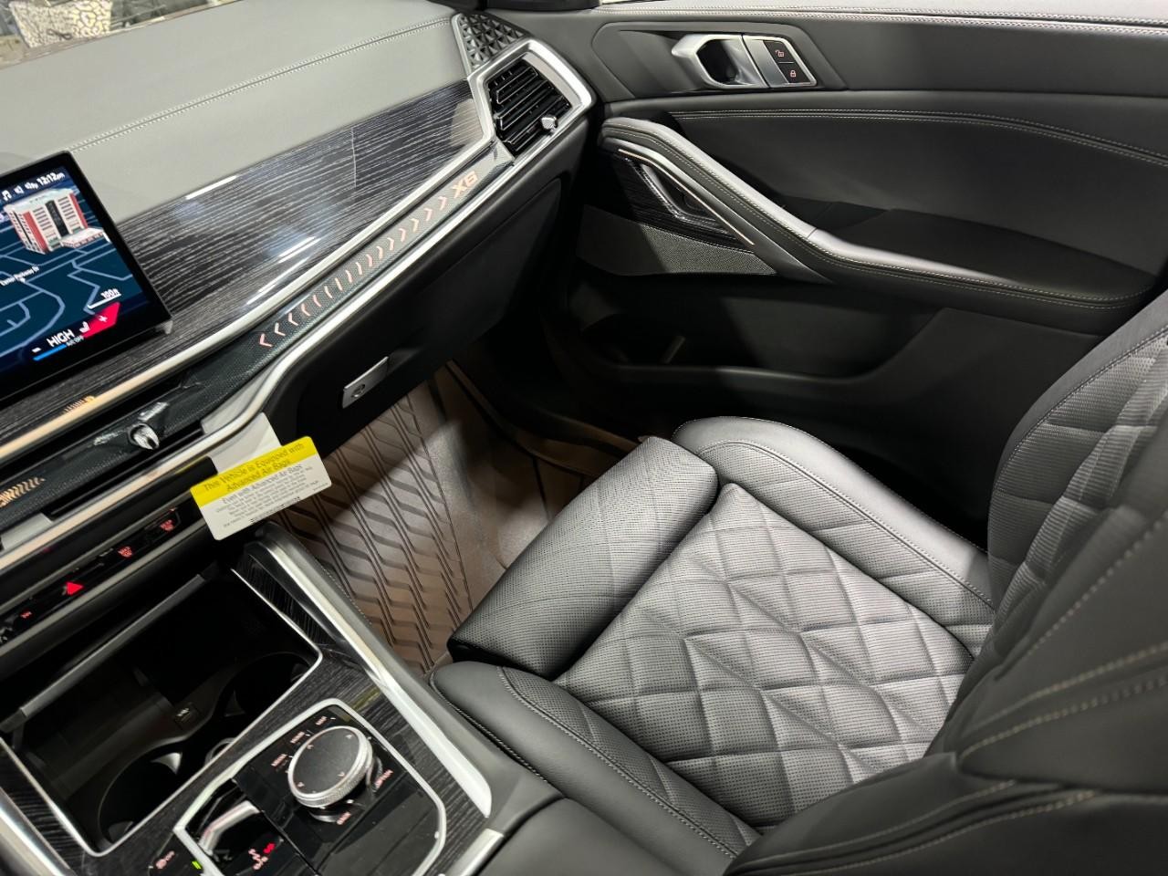 BMW X6 Vehicle Full-screen Gallery Image 17