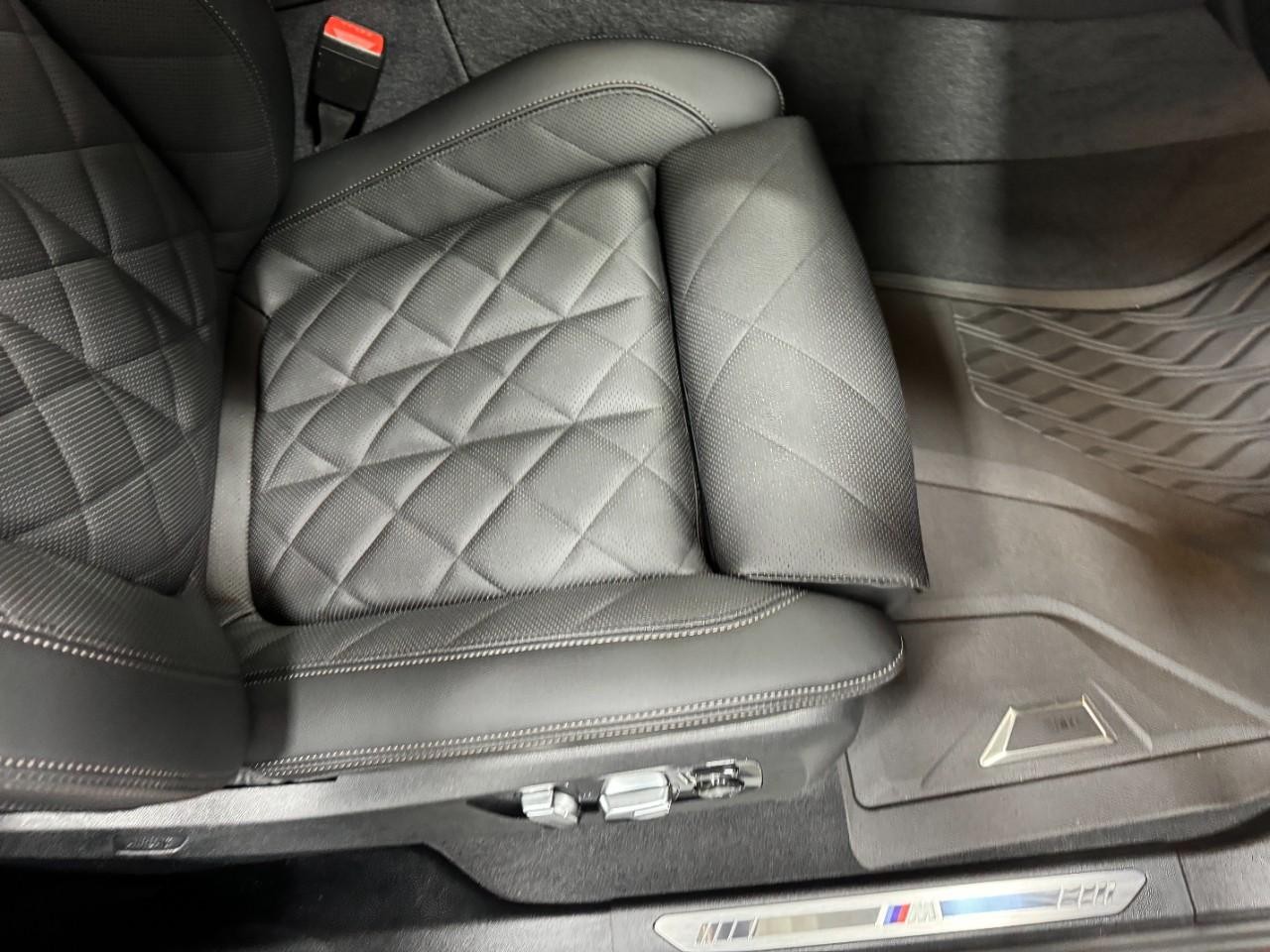 BMW X6 Vehicle Full-screen Gallery Image 19