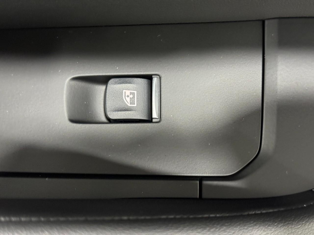 BMW X6 Vehicle Full-screen Gallery Image 22