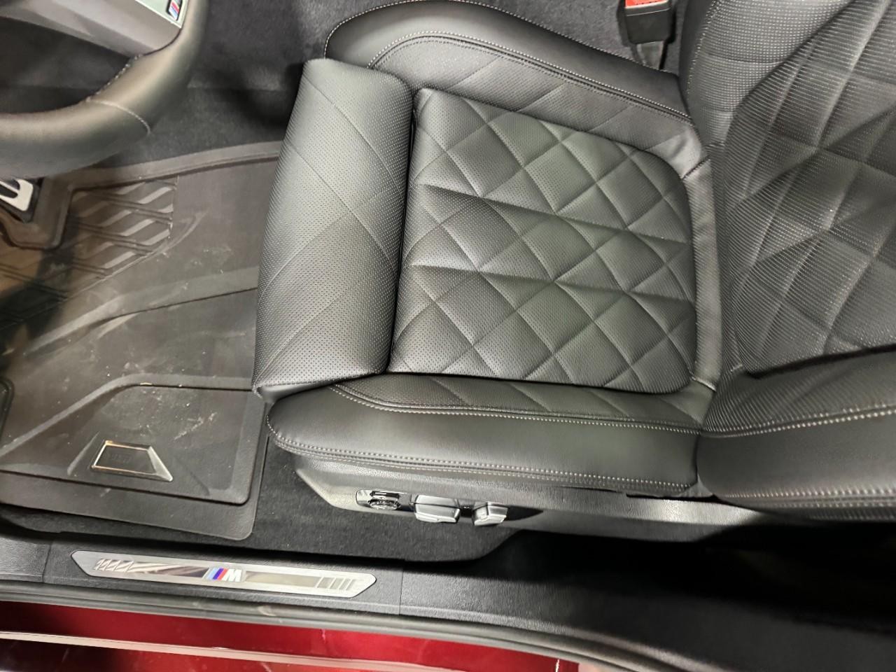 BMW X6 Vehicle Full-screen Gallery Image 28