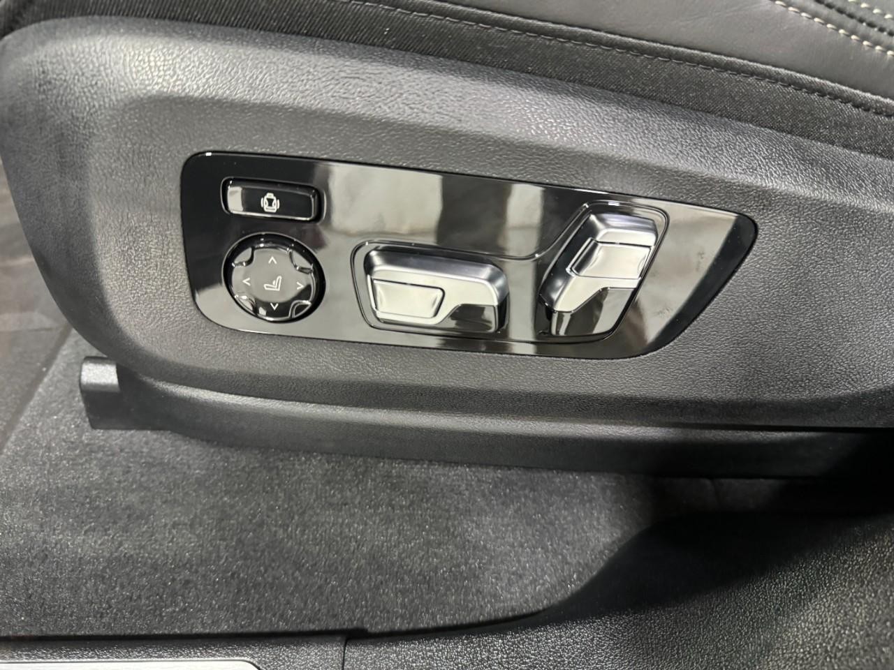 BMW X6 Vehicle Full-screen Gallery Image 29