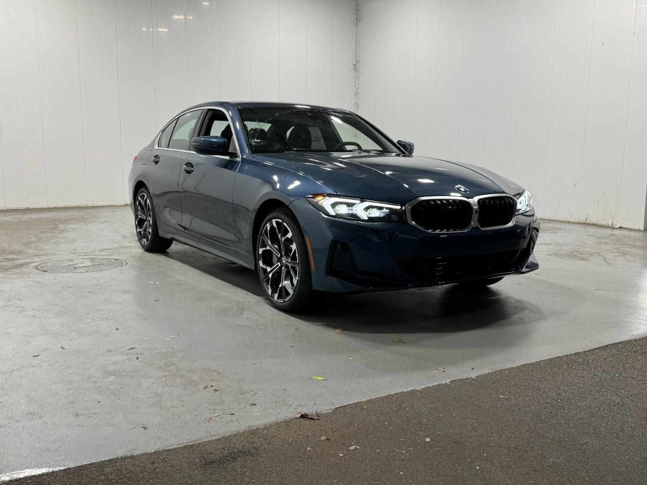 BMW 3 Series Vehicle Full-screen Gallery Image 6