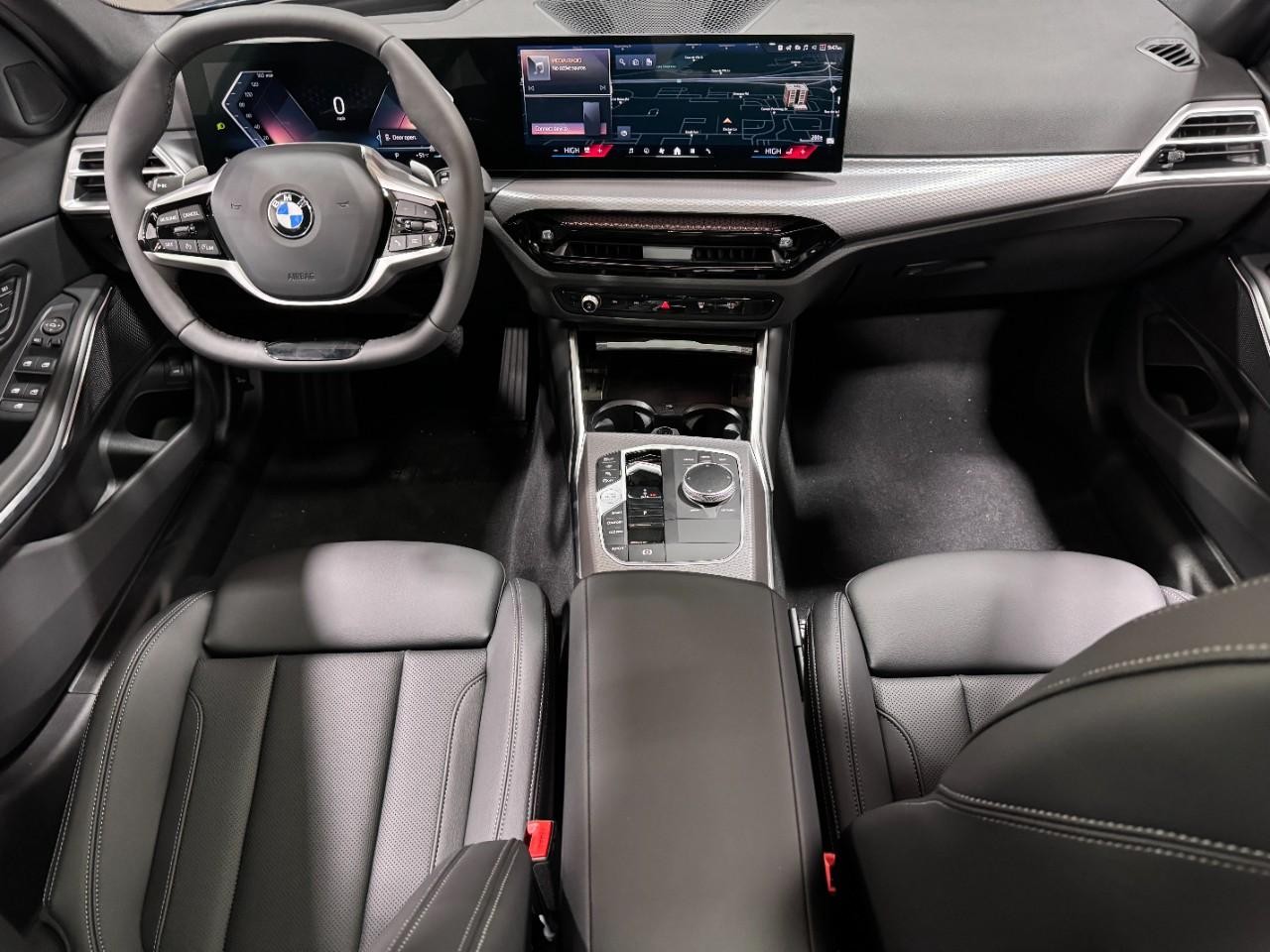 BMW 3 Series Vehicle Full-screen Gallery Image 13