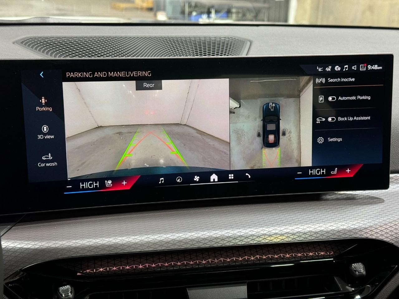 BMW 3 Series Vehicle Full-screen Gallery Image 34