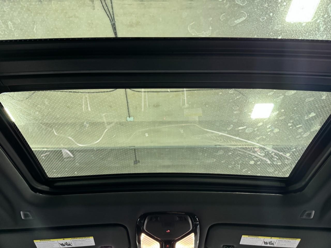 BMW X6 Vehicle Full-screen Gallery Image 12