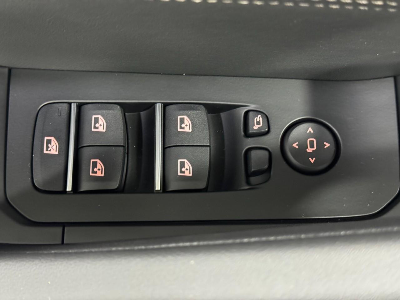 BMW X6 Vehicle Full-screen Gallery Image 26