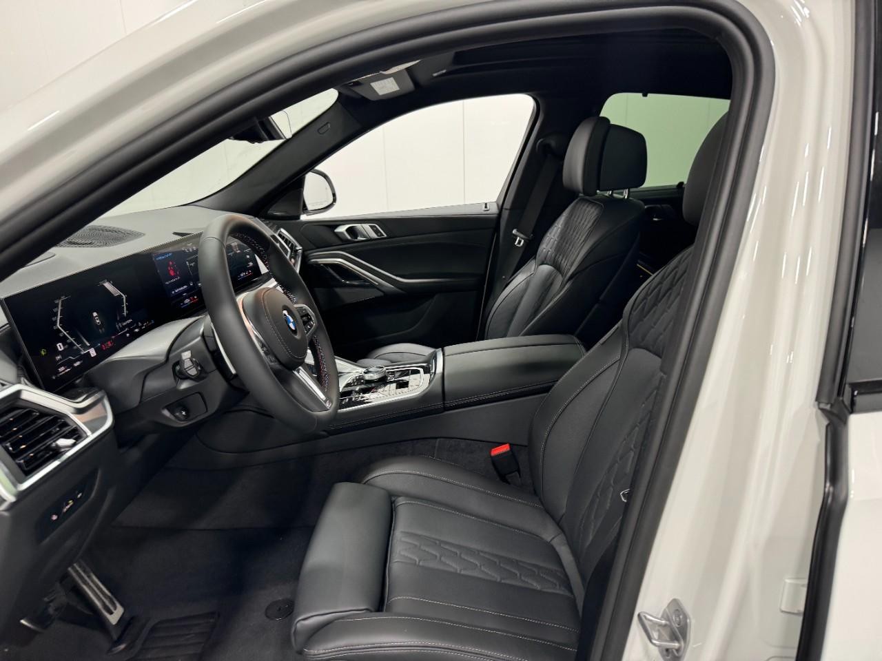 BMW X6 Vehicle Full-screen Gallery Image 27