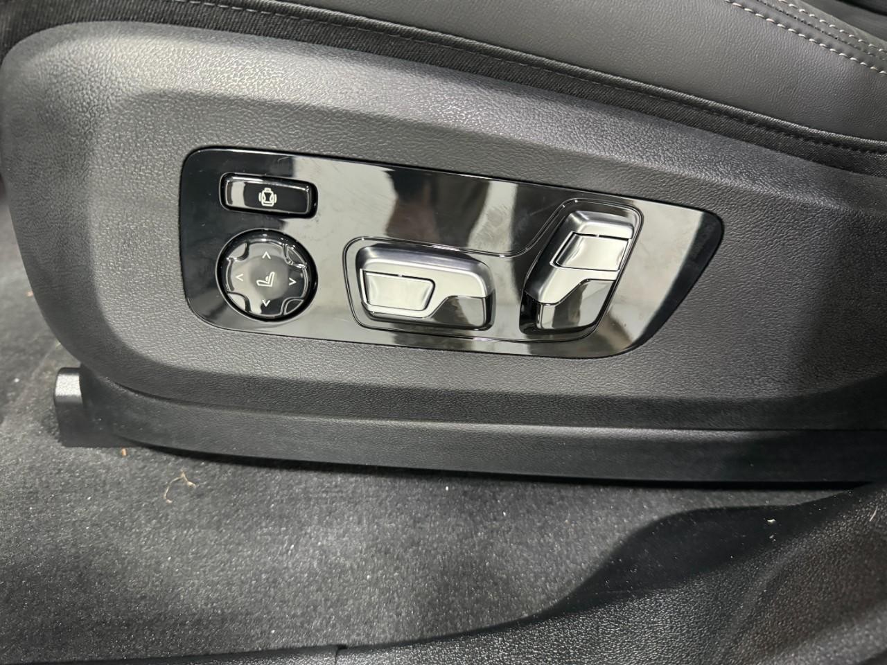 BMW X6 Vehicle Full-screen Gallery Image 29