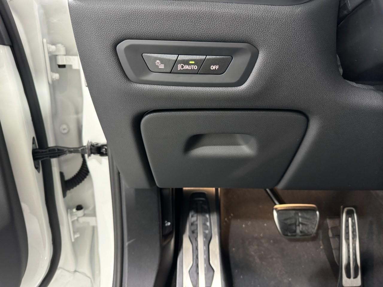 BMW X6 Vehicle Full-screen Gallery Image 30