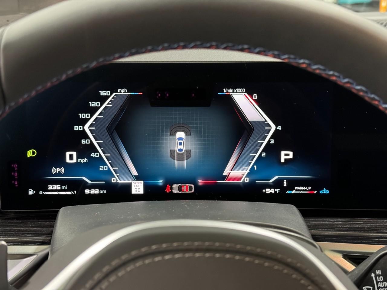 BMW X6 Vehicle Full-screen Gallery Image 33