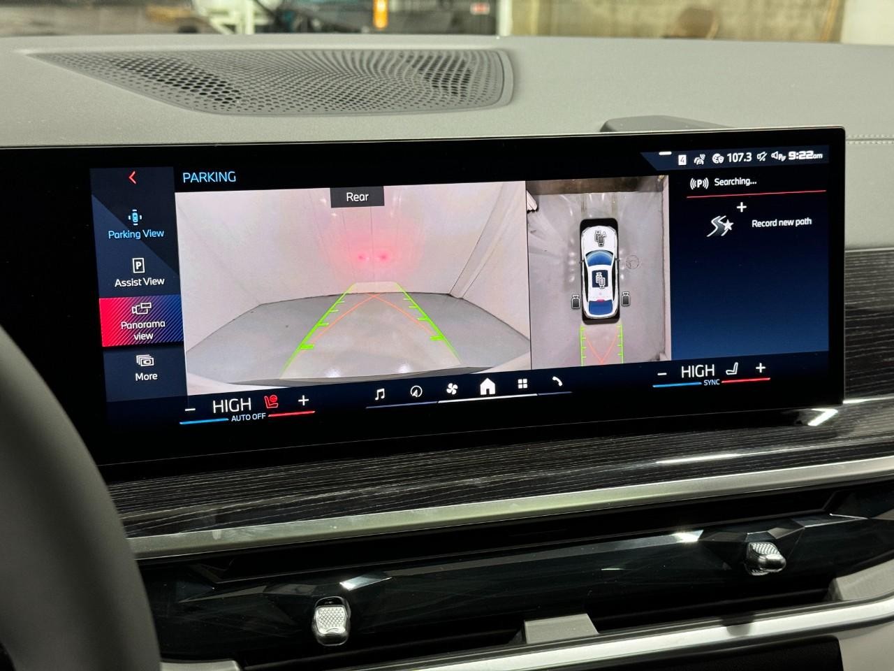 BMW X6 Vehicle Full-screen Gallery Image 34