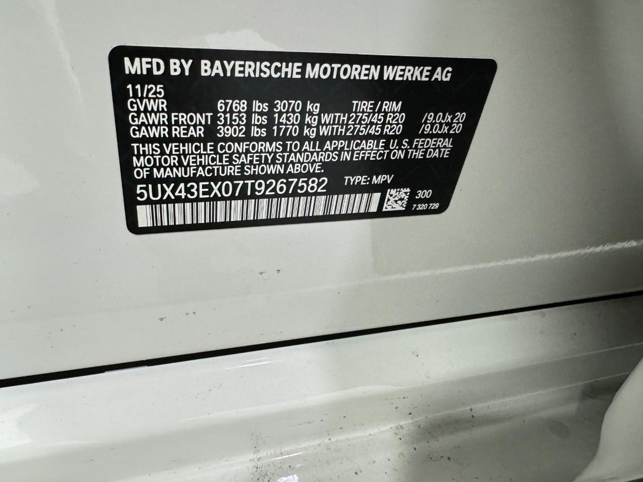 BMW X6 Vehicle Full-screen Gallery Image 35