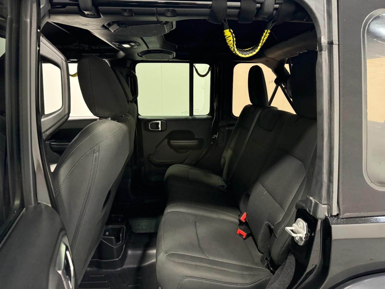 Jeep Wrangler Unlimited Vehicle Full-screen Gallery Image 8