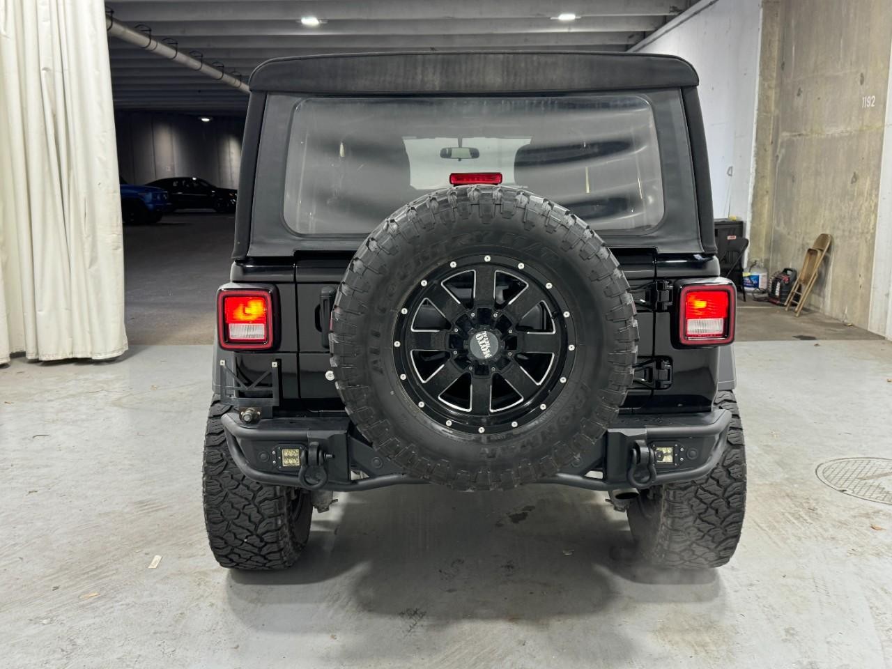 Jeep Wrangler Unlimited Vehicle Full-screen Gallery Image 9