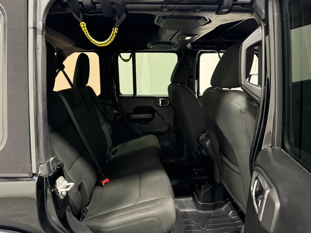 Jeep Wrangler Unlimited Vehicle Full-screen Gallery Image 10