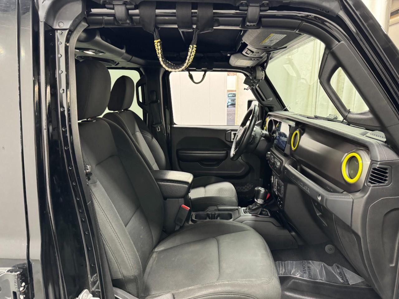 Jeep Wrangler Unlimited Vehicle Full-screen Gallery Image 17