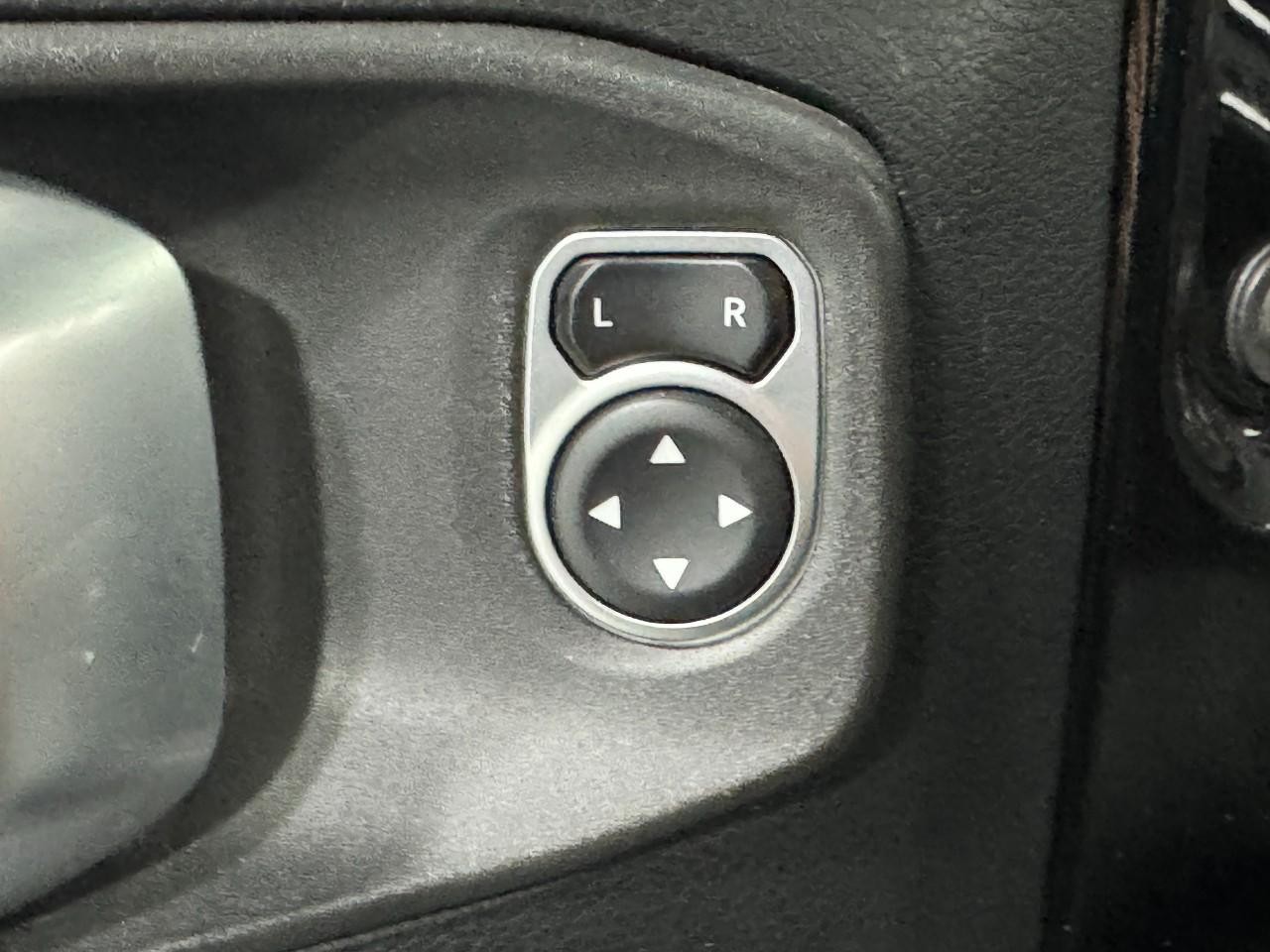 Jeep Wrangler Unlimited Vehicle Full-screen Gallery Image 21