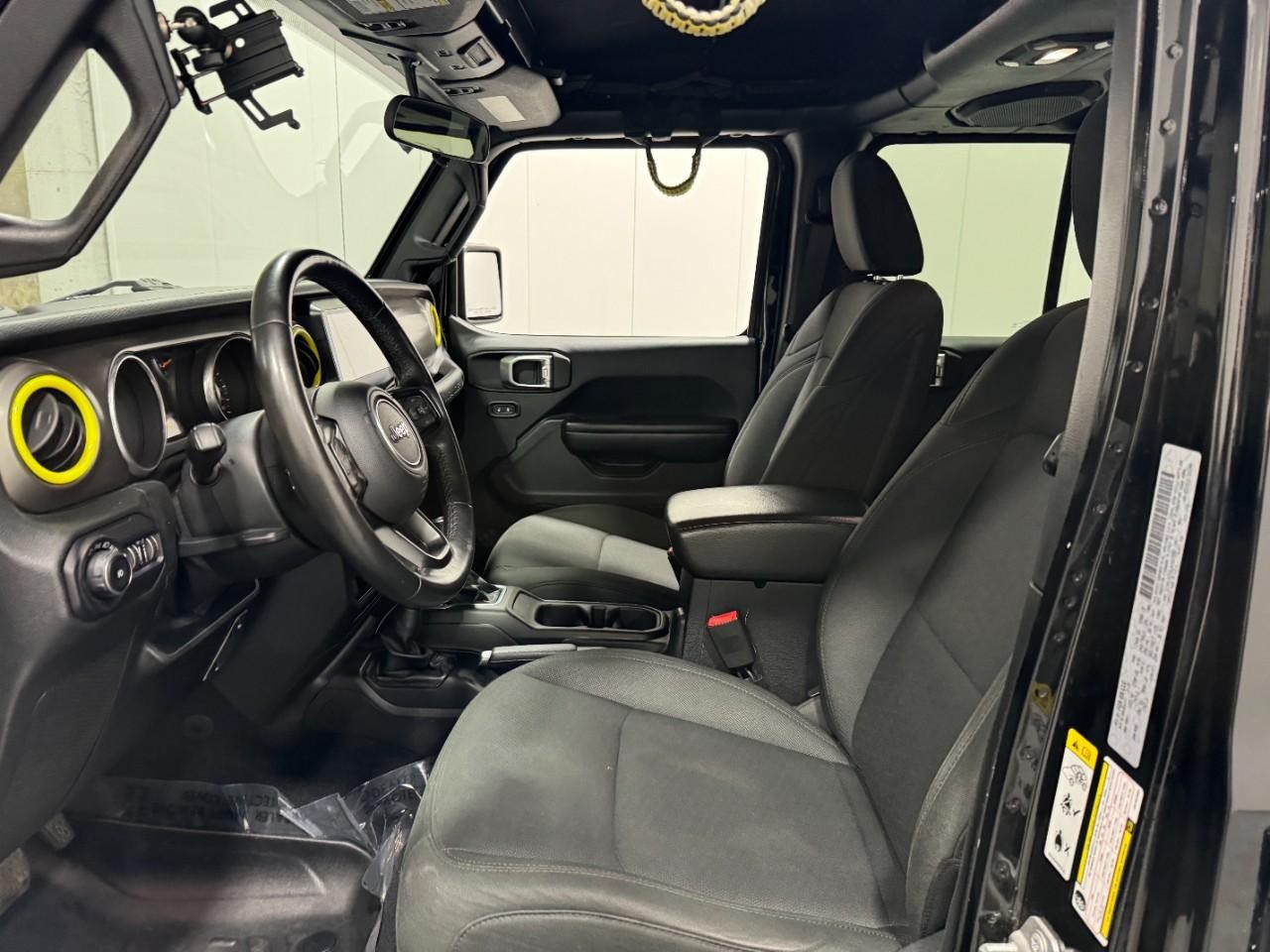 Jeep Wrangler Unlimited Vehicle Full-screen Gallery Image 23