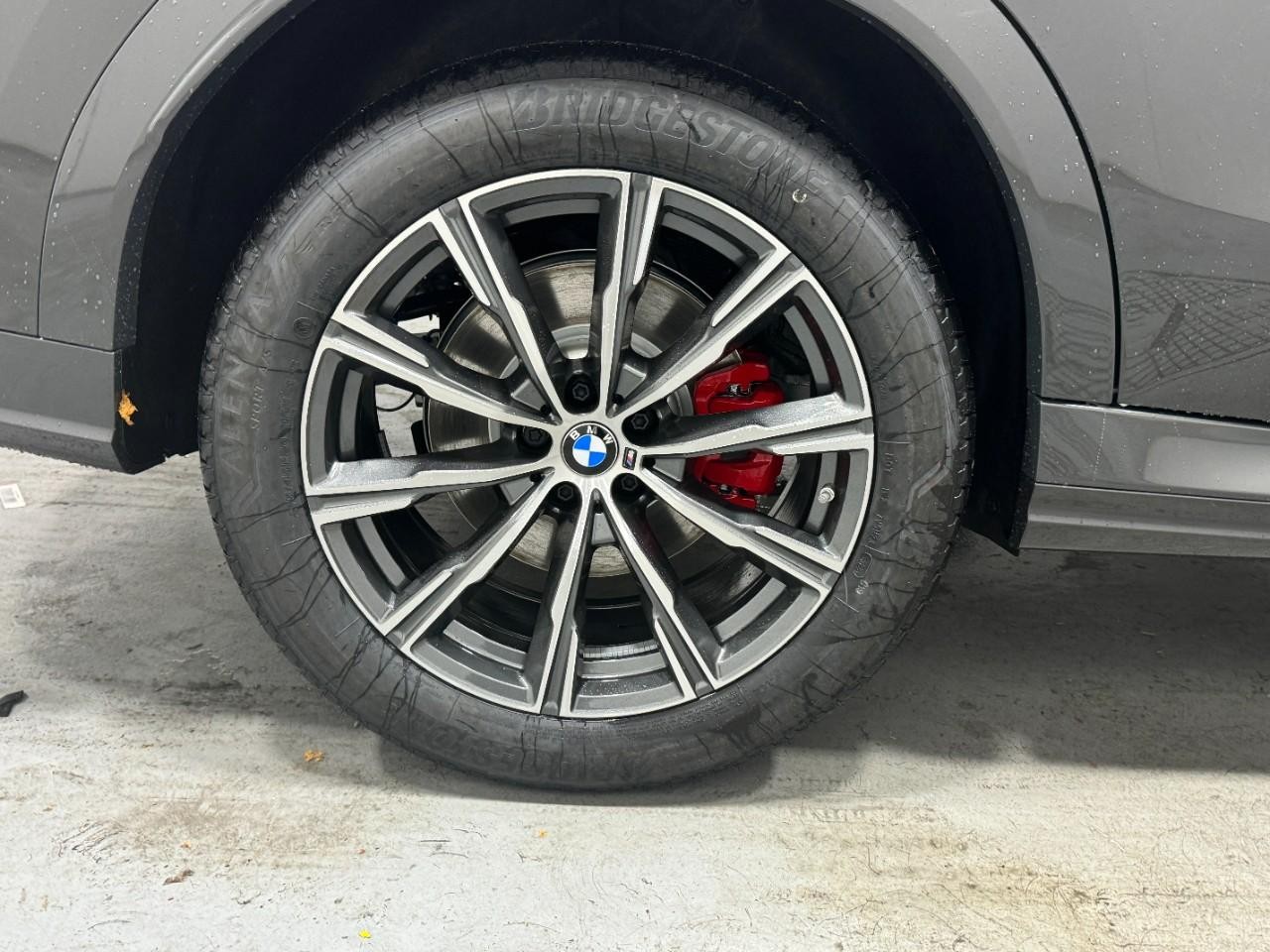 BMW X6 Vehicle Full-screen Gallery Image 5