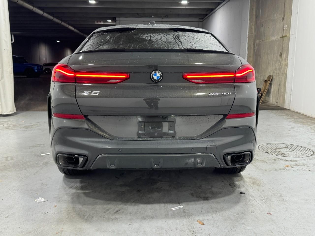 BMW X6 Vehicle Full-screen Gallery Image 9