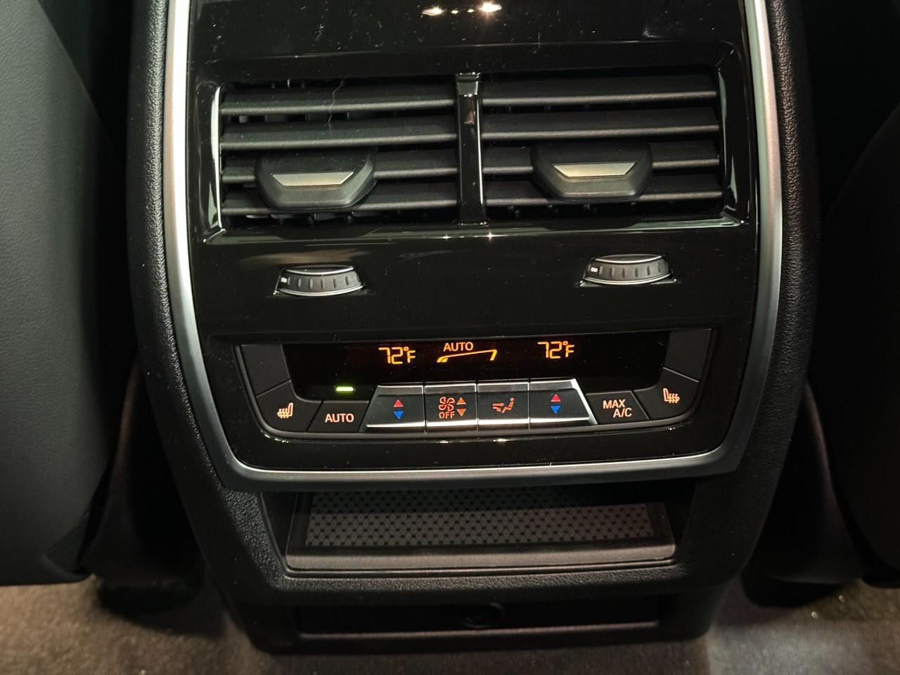 BMW X6 Vehicle Full-screen Gallery Image 11