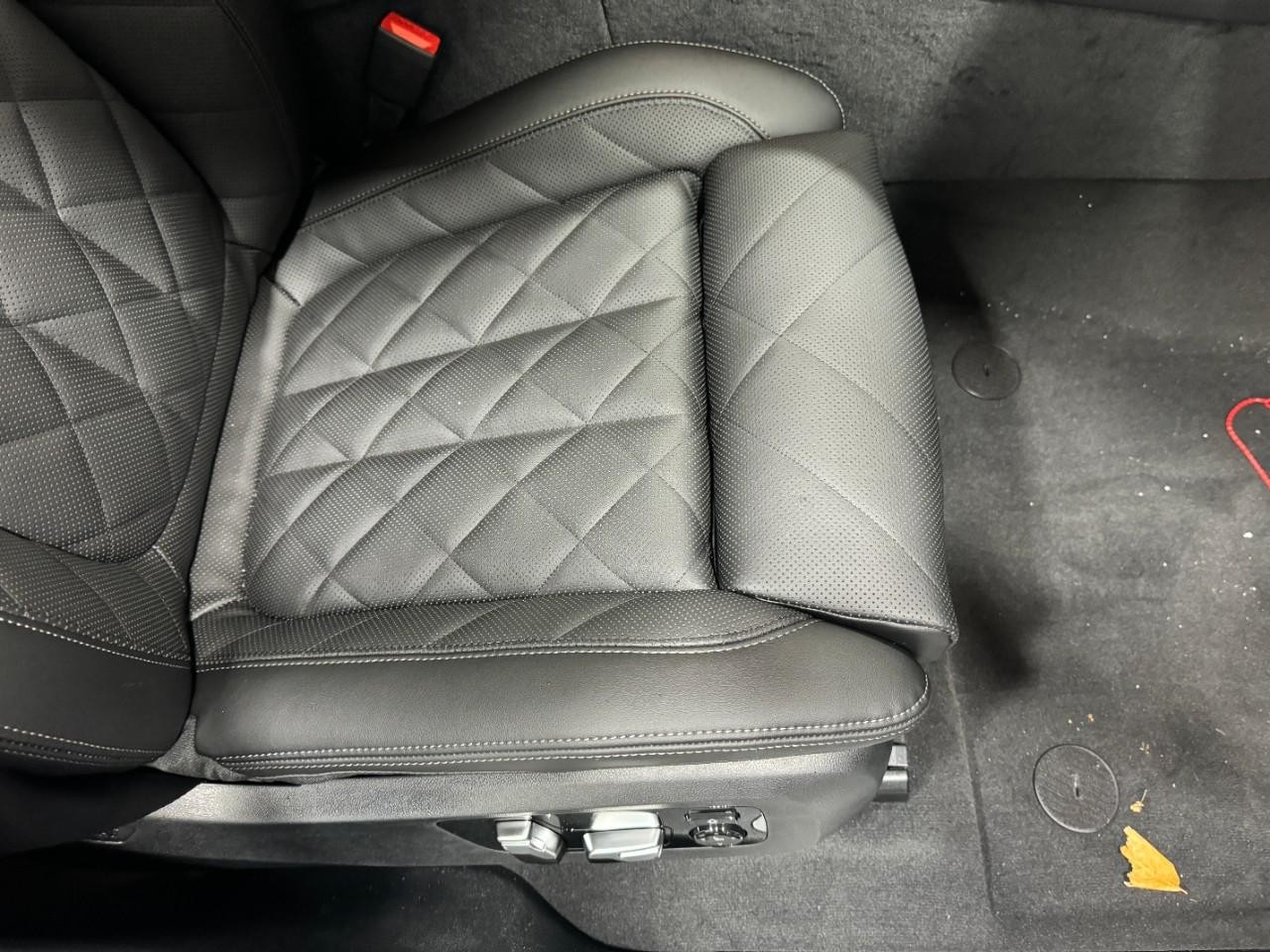 BMW X6 Vehicle Full-screen Gallery Image 19