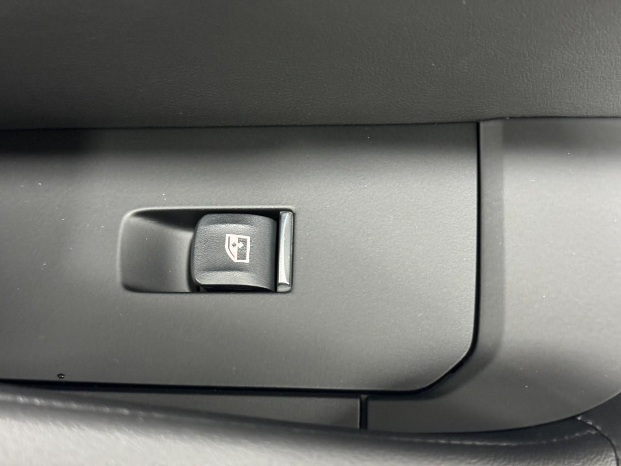 BMW X6 Vehicle Full-screen Gallery Image 22