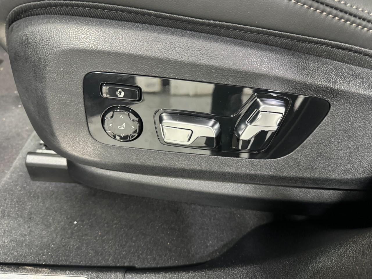 BMW X6 Vehicle Full-screen Gallery Image 29