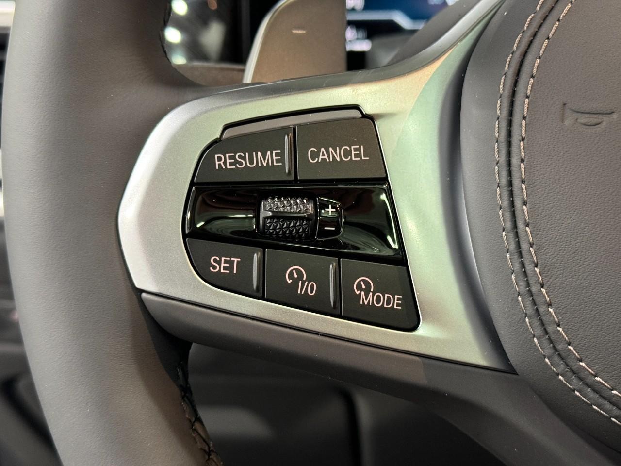 BMW X6 Vehicle Full-screen Gallery Image 31