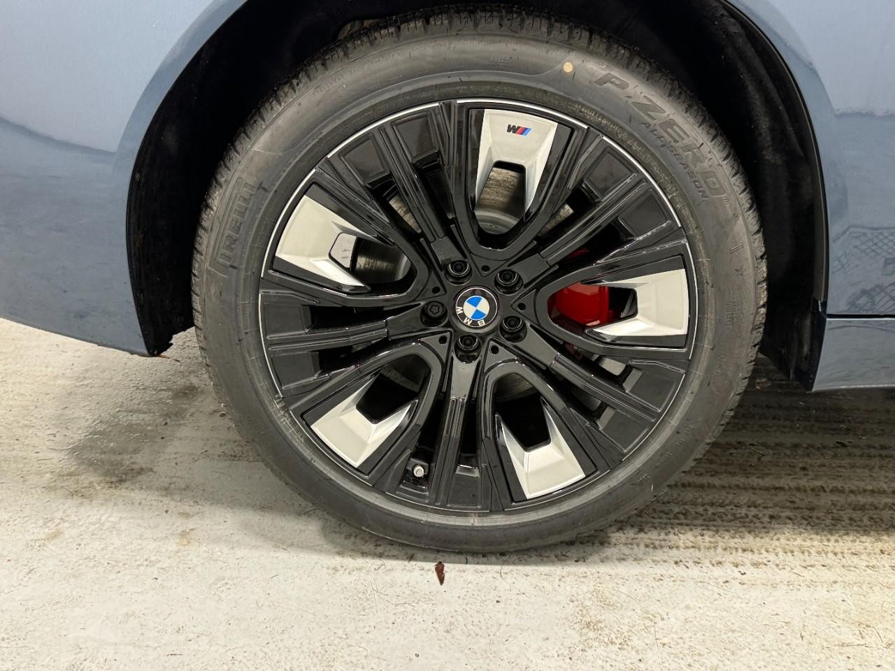 BMW X3 Vehicle Full-screen Gallery Image 5