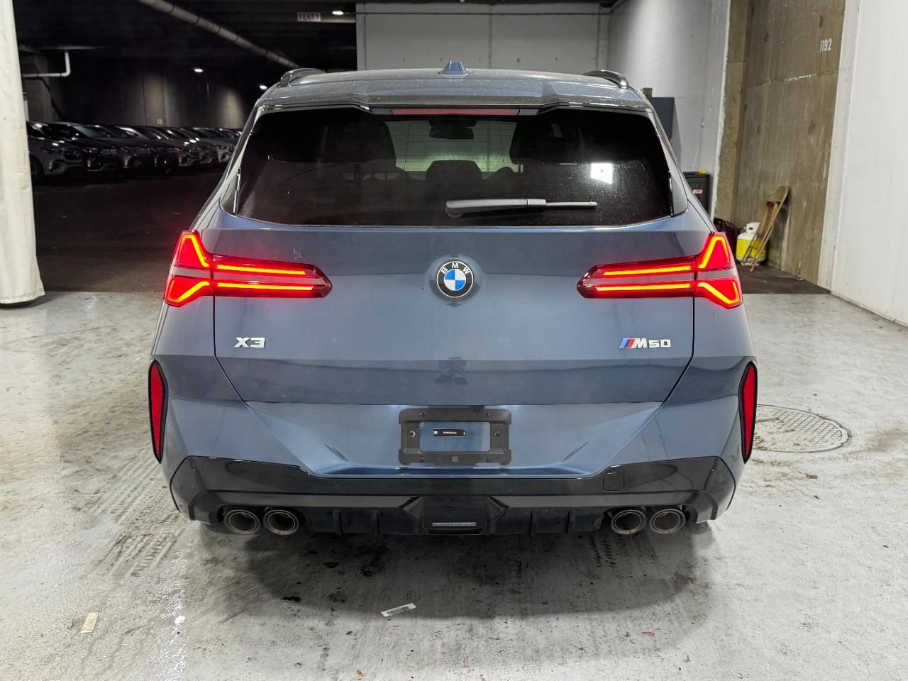 BMW X3 Vehicle Full-screen Gallery Image 9